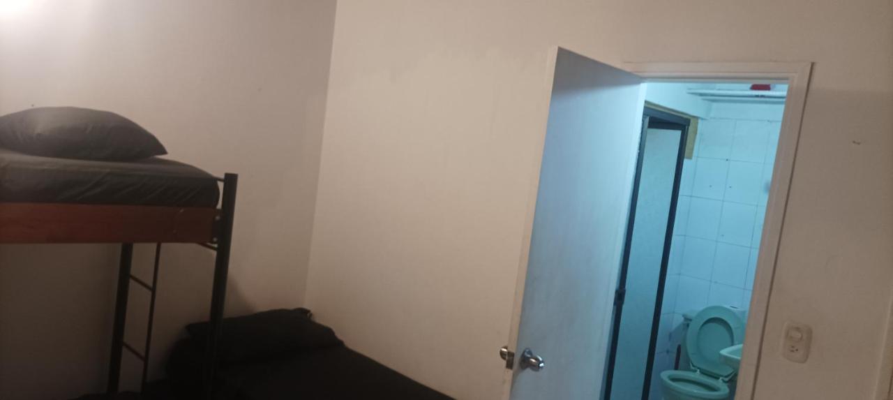 Hea Hospedaje Cerca Al Estadio Y La 70 Hotel Medellin Room photo