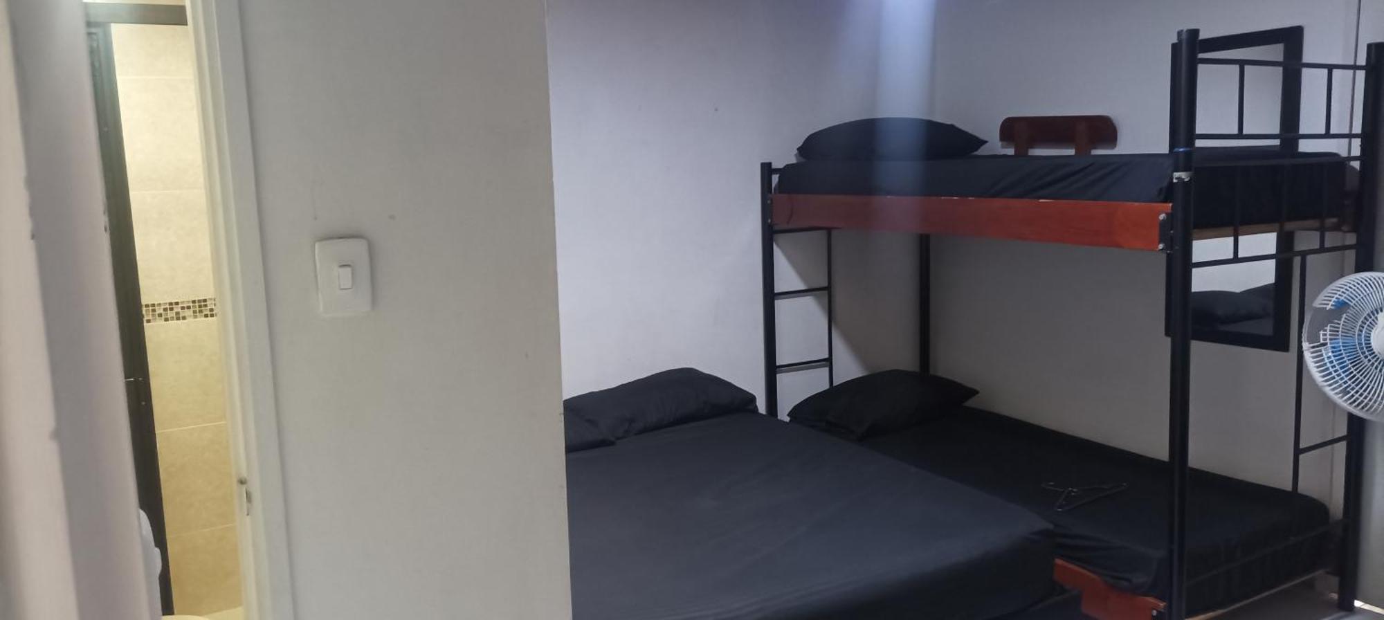 Hea Hospedaje Cerca Al Estadio Y La 70 Hotel Medellin Room photo