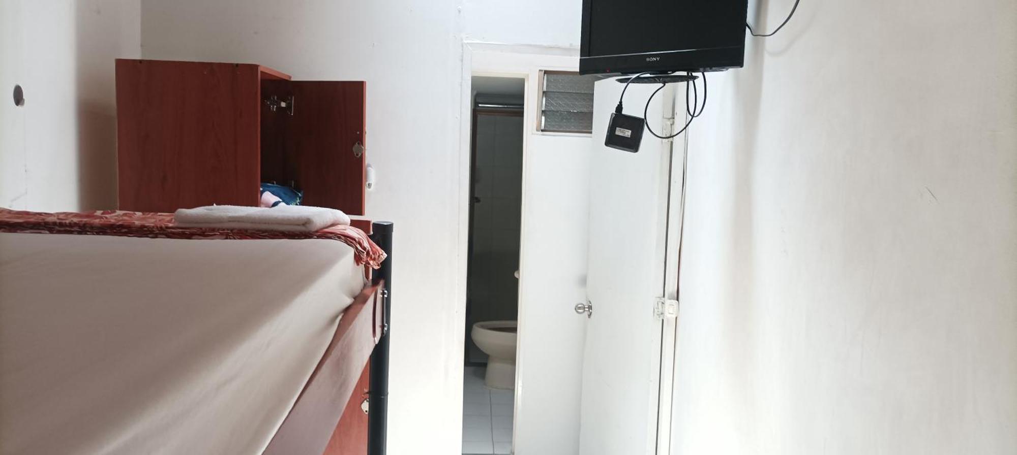 Hea Hospedaje Cerca Al Estadio Y La 70 Hotel Medellin Room photo
