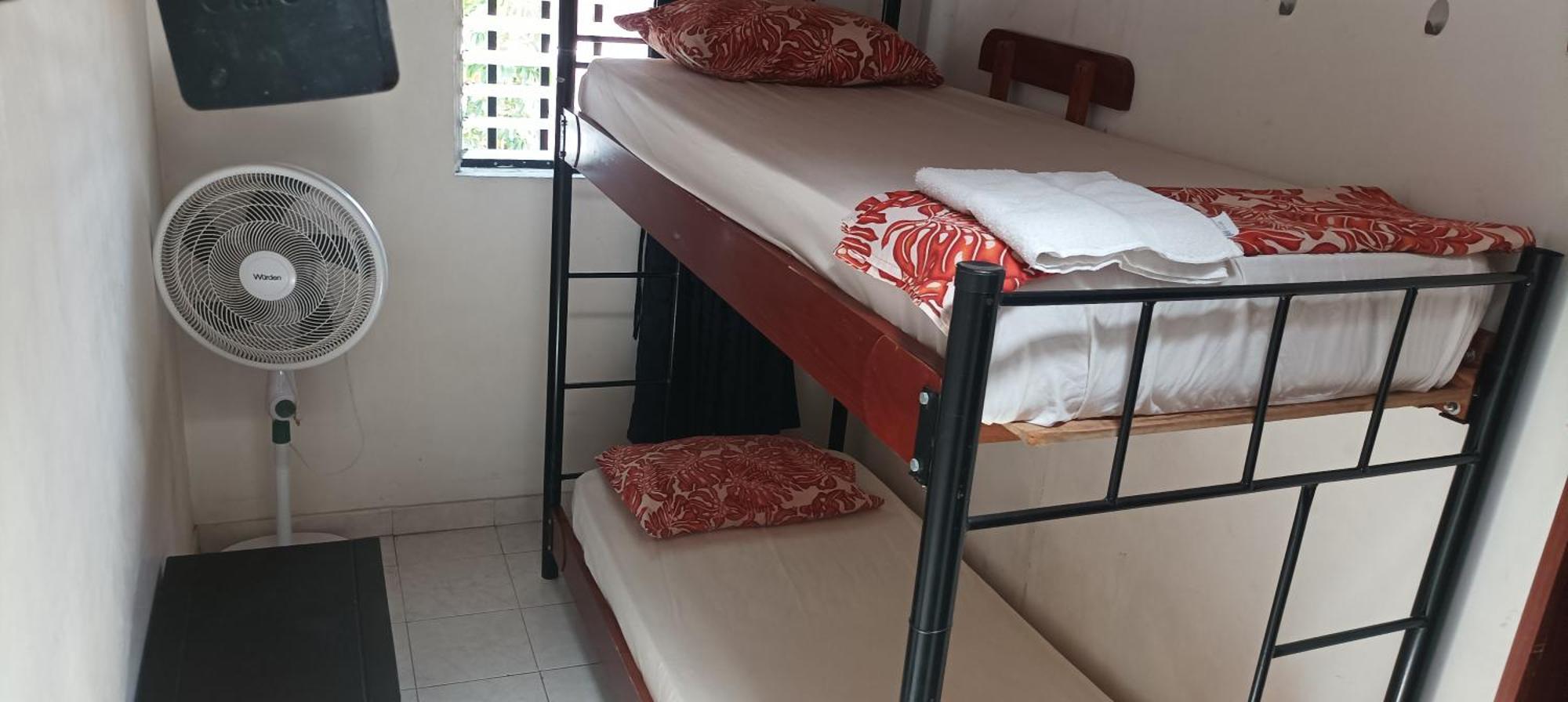 Hea Hospedaje Cerca Al Estadio Y La 70 Hotel Medellin Room photo